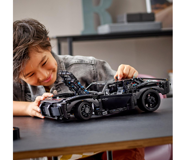 LEGO Technic 42127 THE BATMAN-BATMOBILE - 1030808 - zdjęcie 4